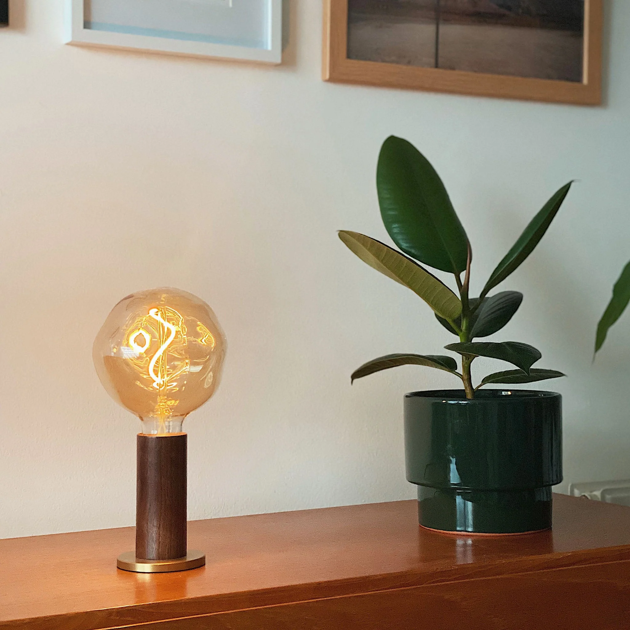 Knuckle Table Lamp in Oak + Voronoi I - Image 4