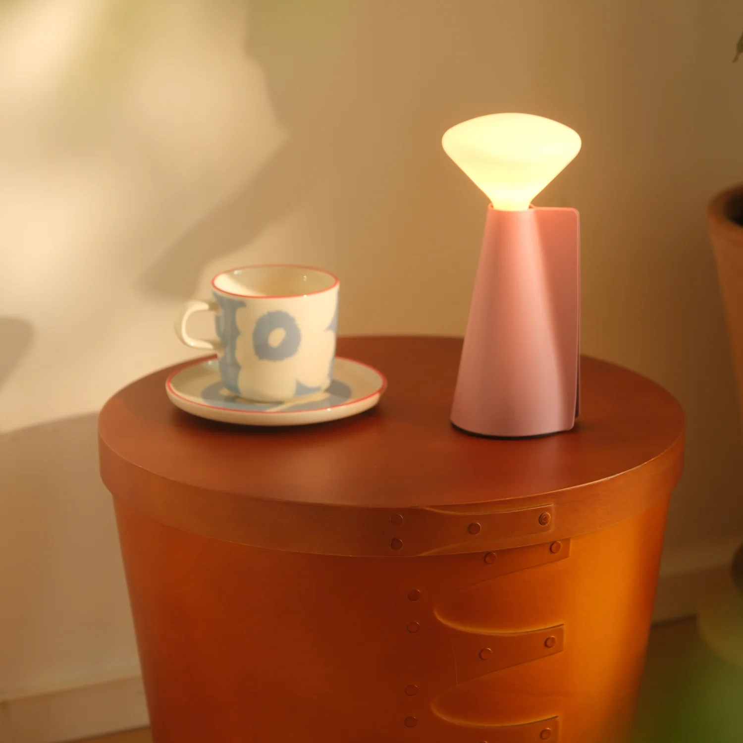 Mantle Portable Lamp in Peony Pink - Image 4