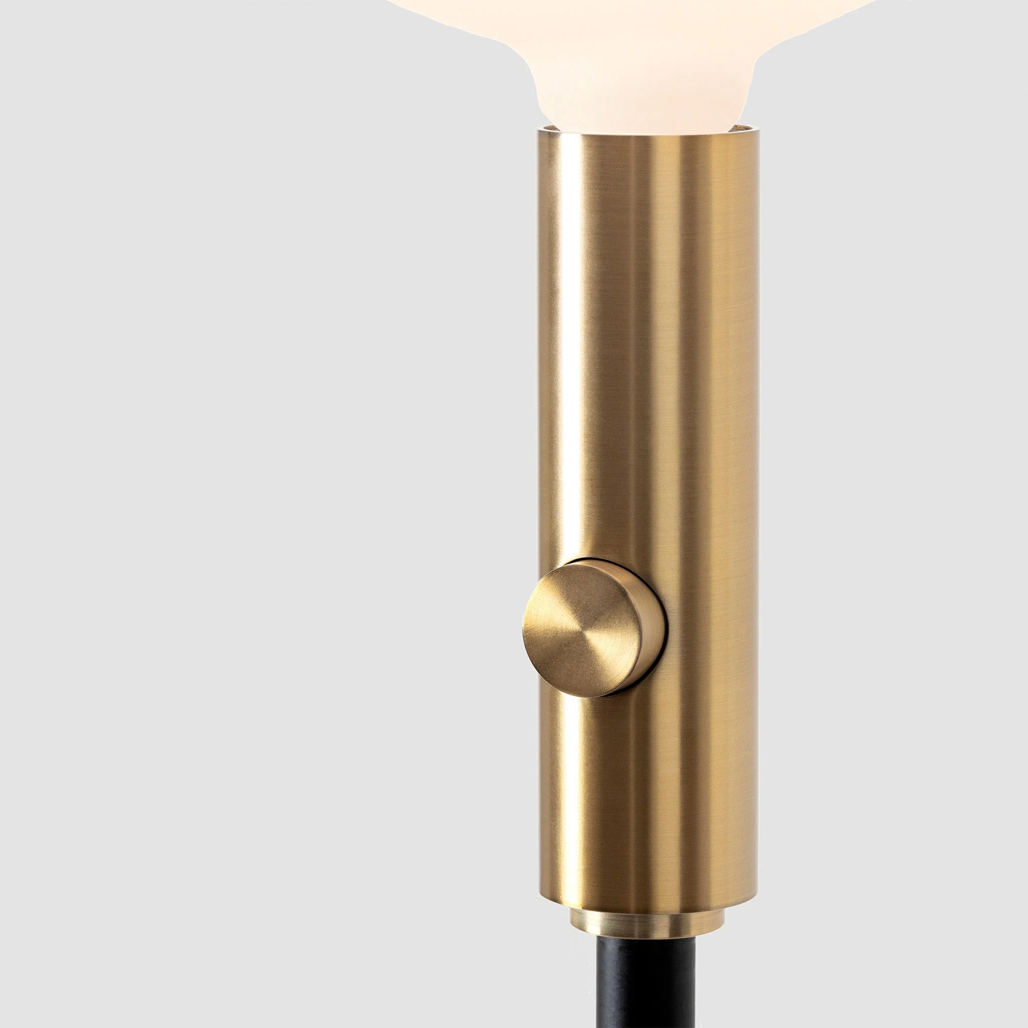 Poise Adjustable Floor Lamp in Brass + Oval II - Image 3