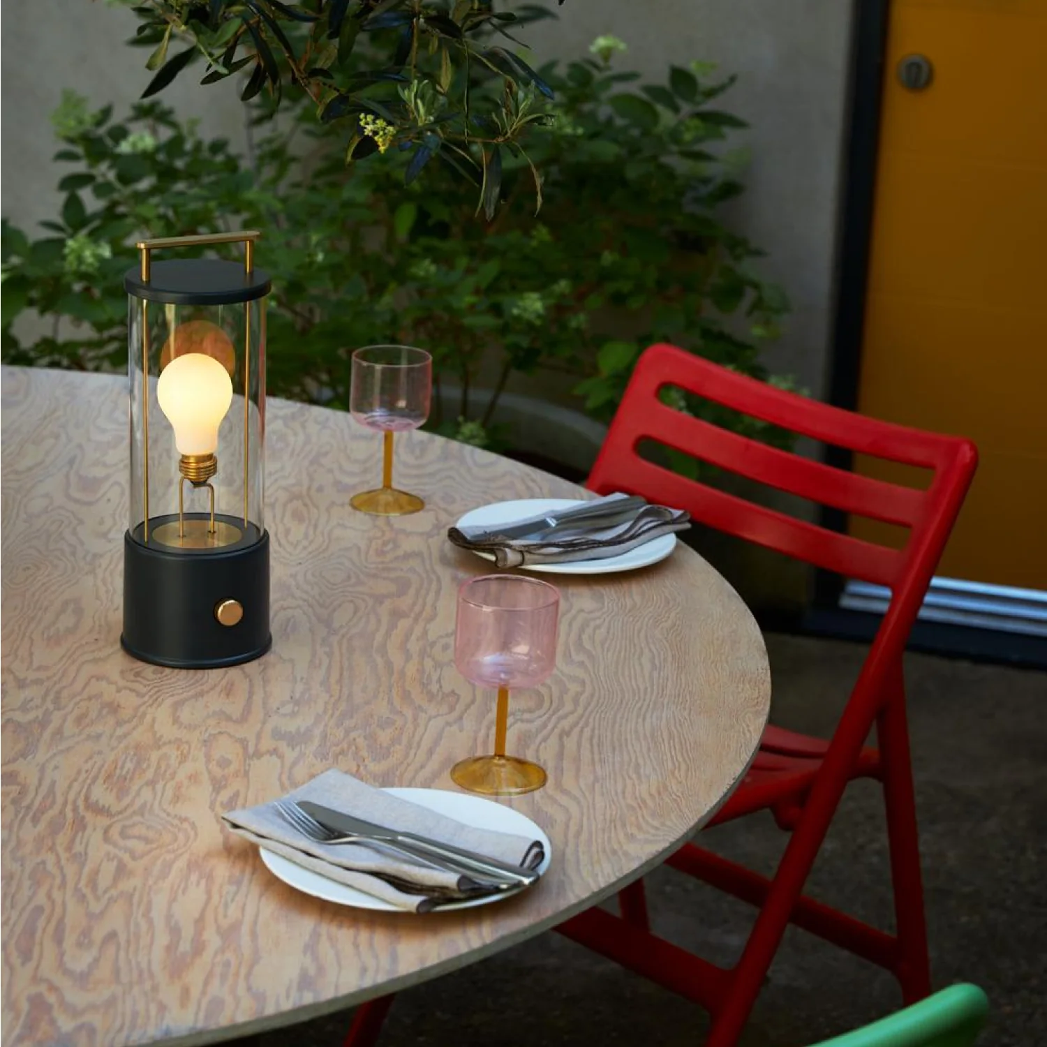 The Muse 2.0 Portable Lamp in Hackles Black - Image 4